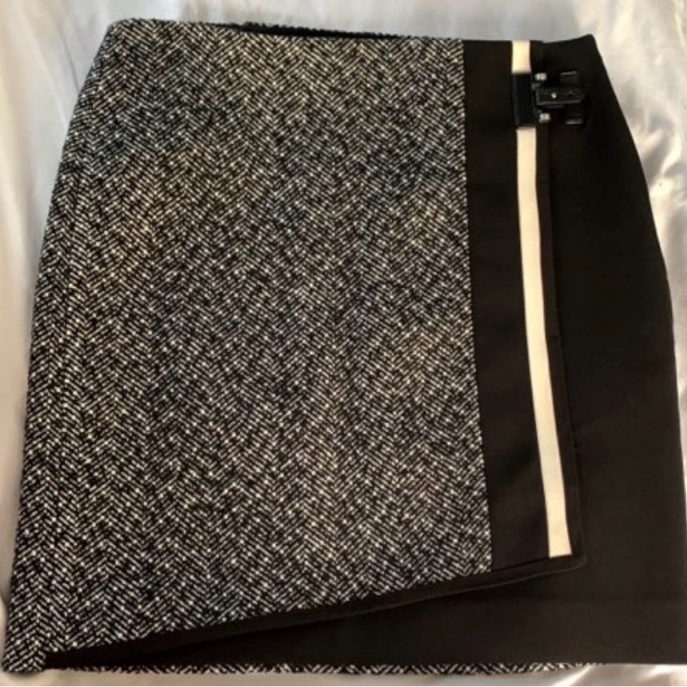 Tweed White House black market Gray Textured Wrap-Detail Women's Skirt - Brand - Picture 2 of 4
